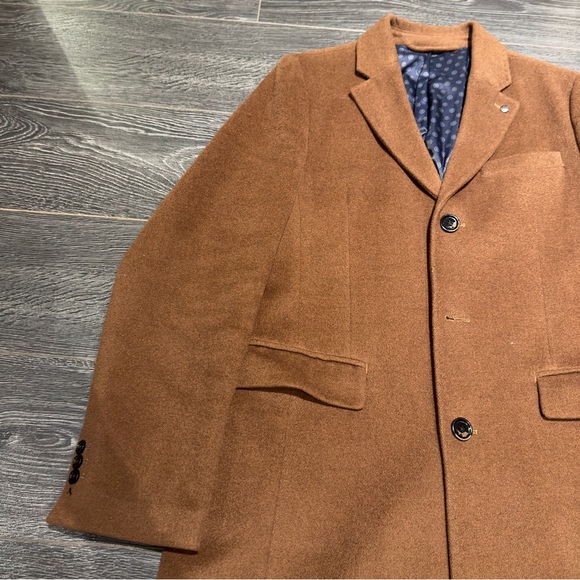 Classic Wool Coat With Tailored Collar - Picture 4 of 7